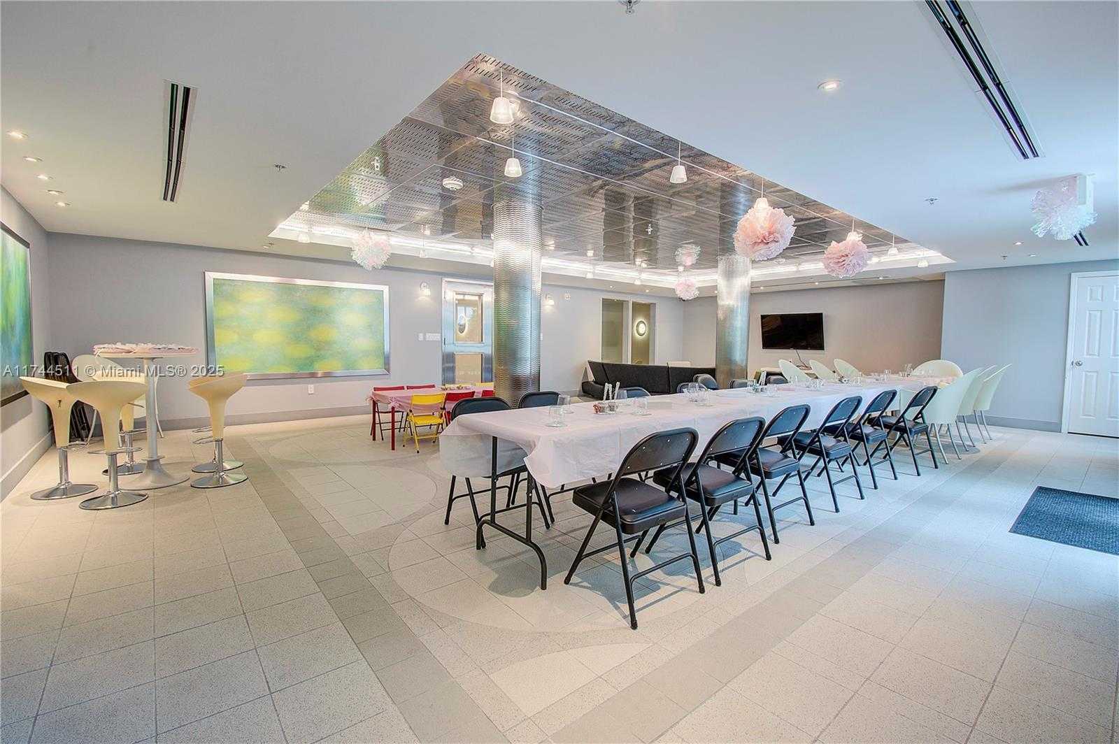 Small Image of 110 Washington Ave, Miami Beach, FL 33139, USA Number 41