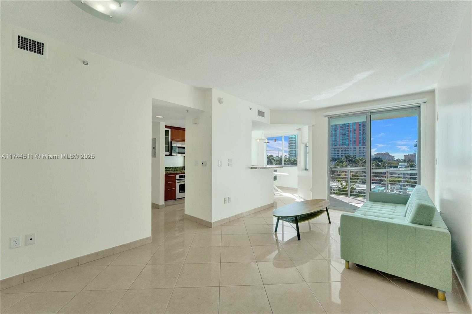 Small Image of 110 Washington Ave, Miami Beach, FL 33139, USA Number 5
