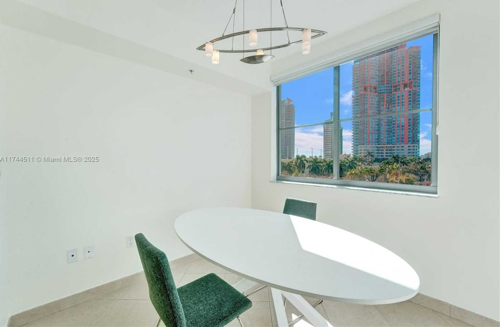 Small Image of 110 Washington Ave, Miami Beach, FL 33139, USA Number 7