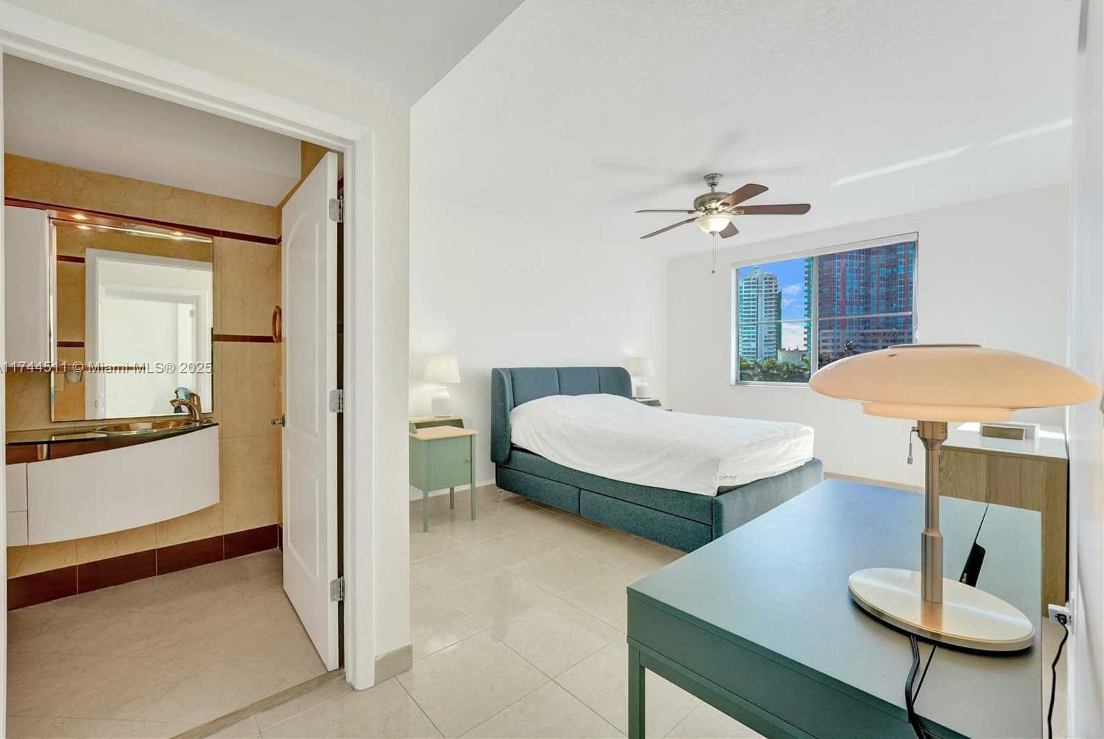 Small Image of 110 Washington Ave, Miami Beach, FL 33139, USA Number 9