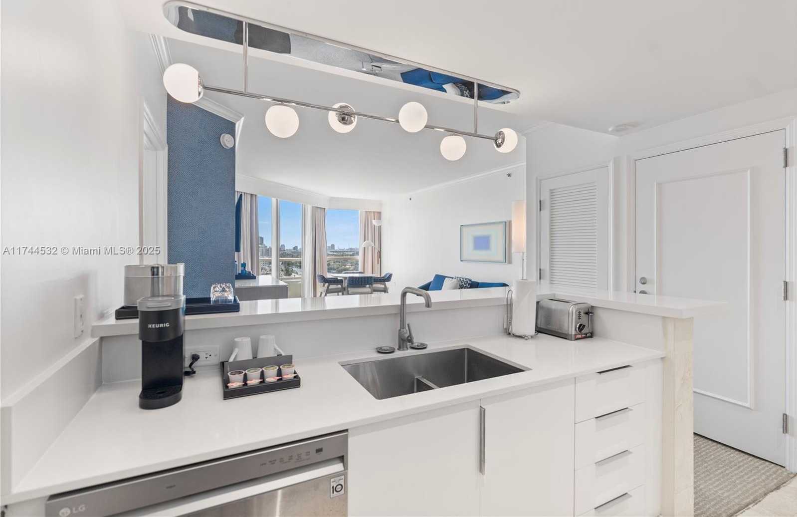 Small Image of 4401 COLLINS AV #1206, Miami Beach Number 14