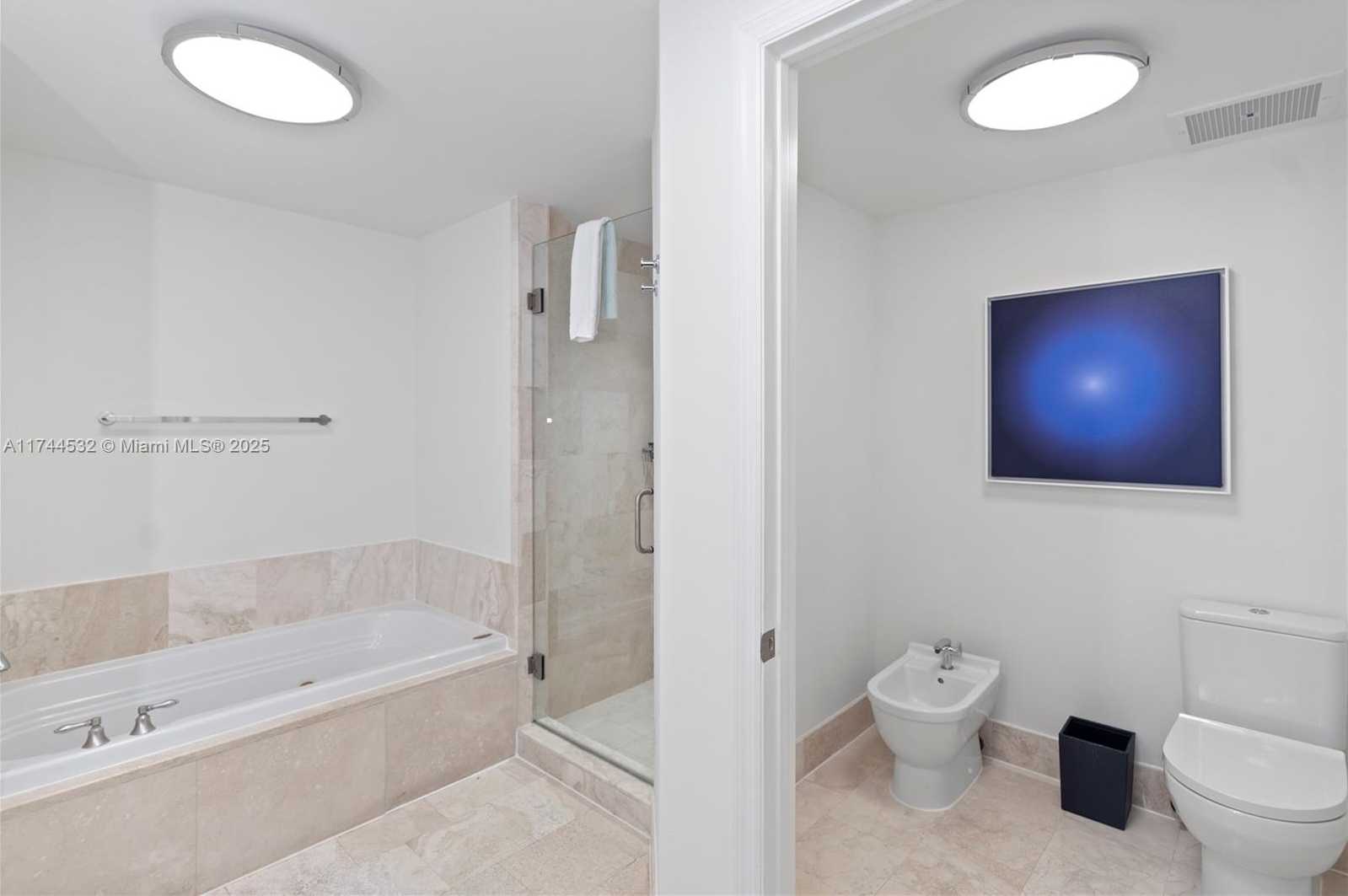 Small Image of 4401 COLLINS AV #1206, Miami Beach Number 25
