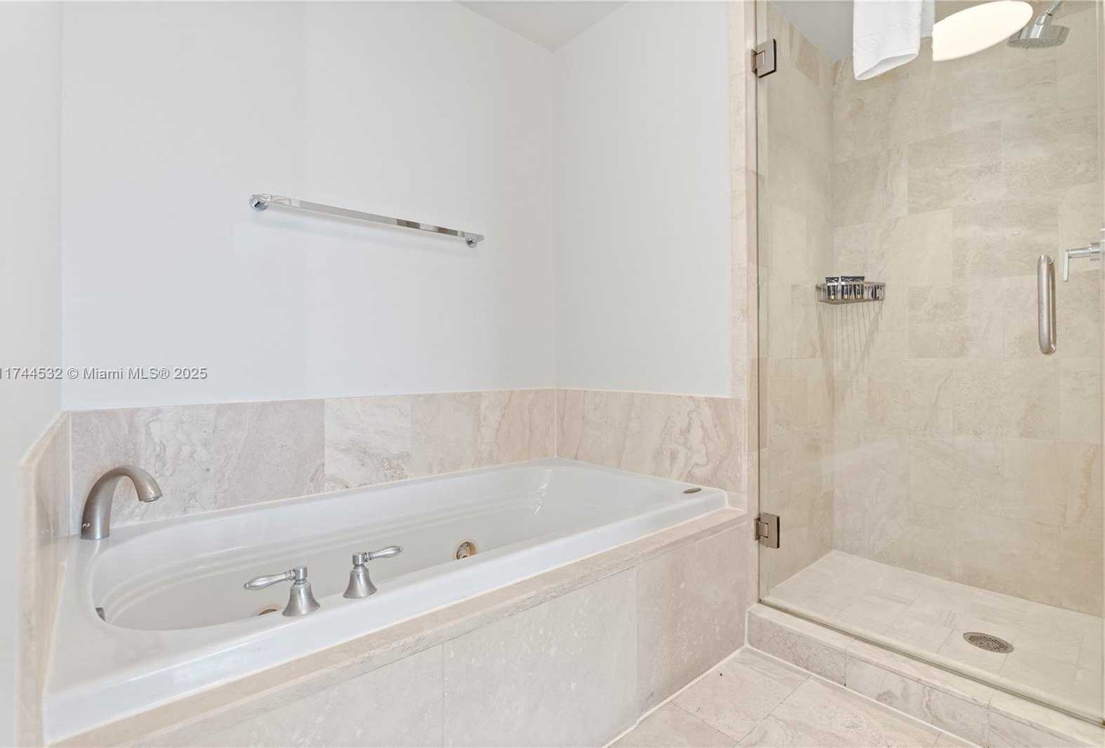 Small Image of 4401 COLLINS AV #1206, Miami Beach Number 28