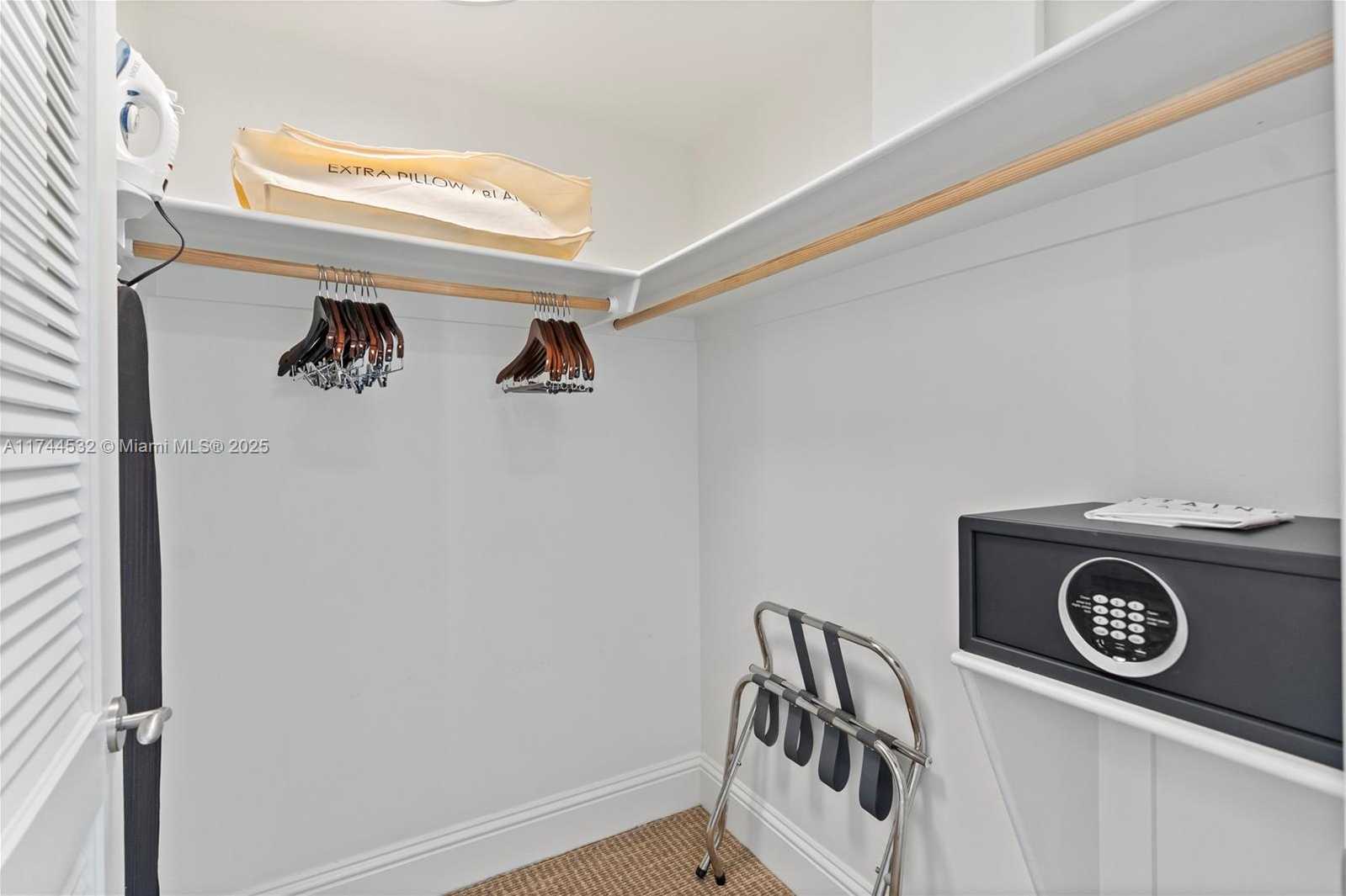 Small Image of 4401 COLLINS AV #1206, Miami Beach Number 29