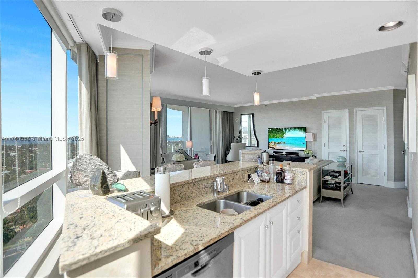 Small Image of 4401 Collins Ave, Miami Beach, FL 33140, USA Number 11