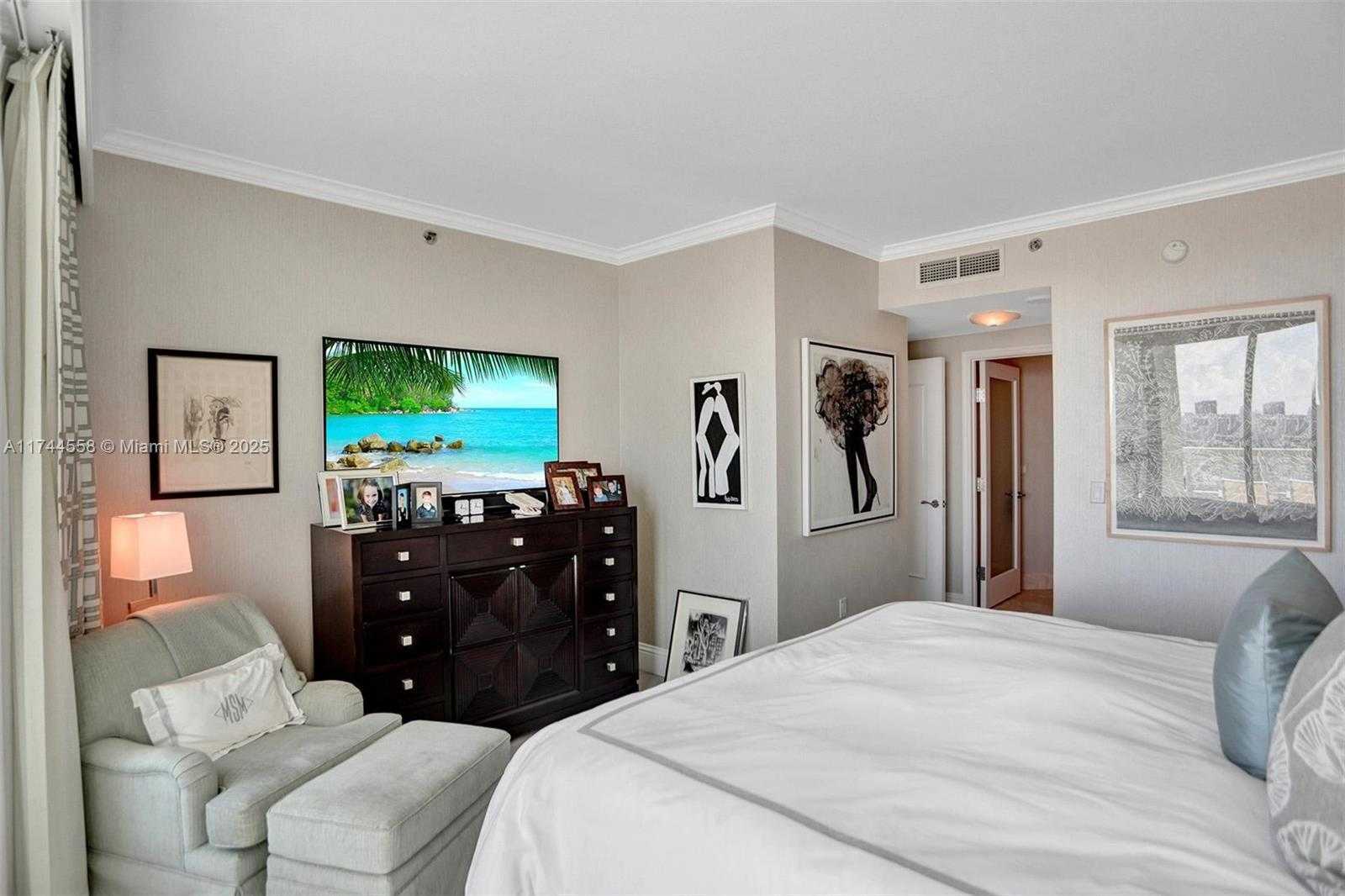 Small Image of 4401 Collins Ave, Miami Beach, FL 33140, USA Number 17