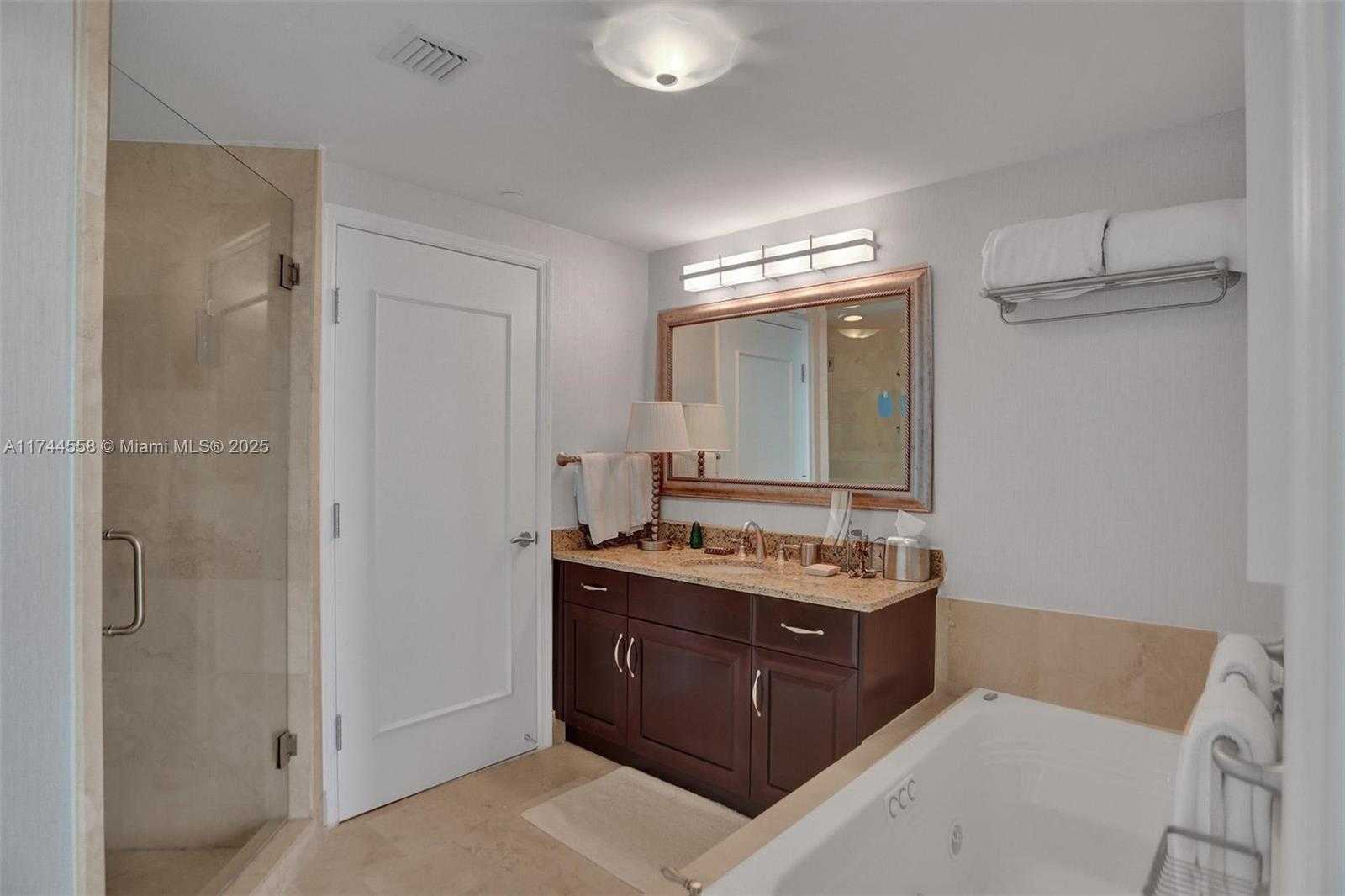 Small Image of 4401 Collins Ave, Miami Beach, FL 33140, USA Number 23