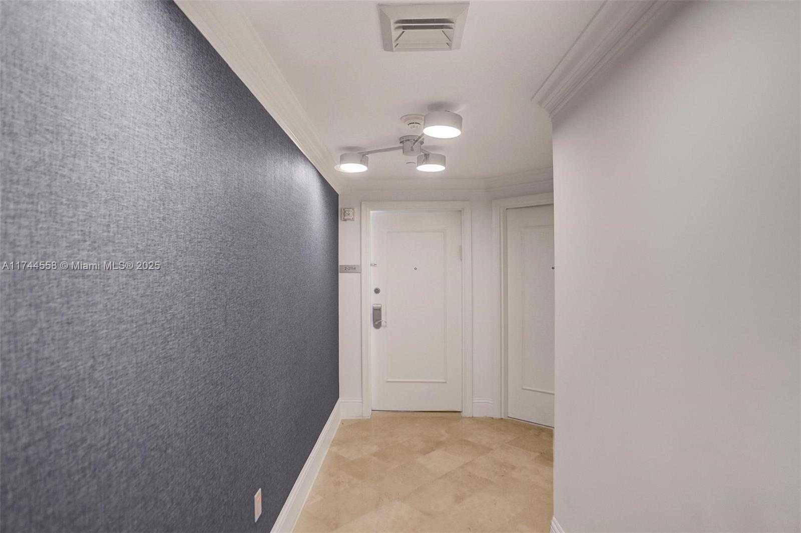 Small Image of 4401 Collins Ave, Miami Beach, FL 33140, USA Number 26