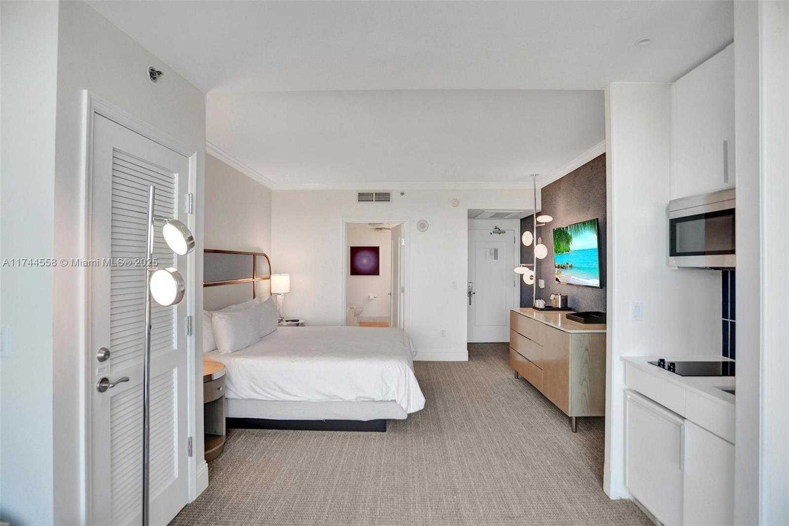 Small Image of 4401 Collins Ave, Miami Beach, FL 33140, USA Number 32