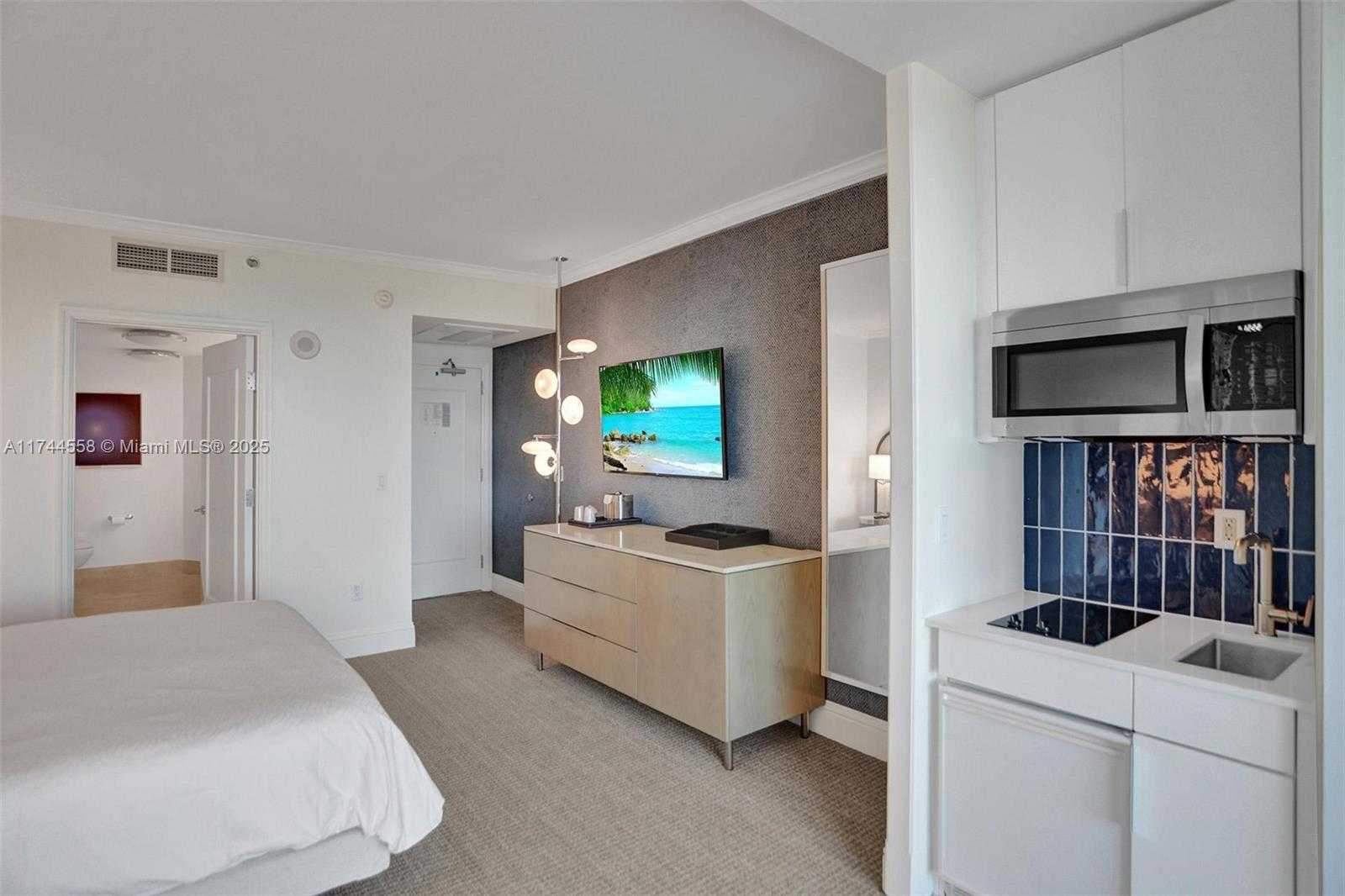 Small Image of 4401 Collins Ave, Miami Beach, FL 33140, USA Number 33