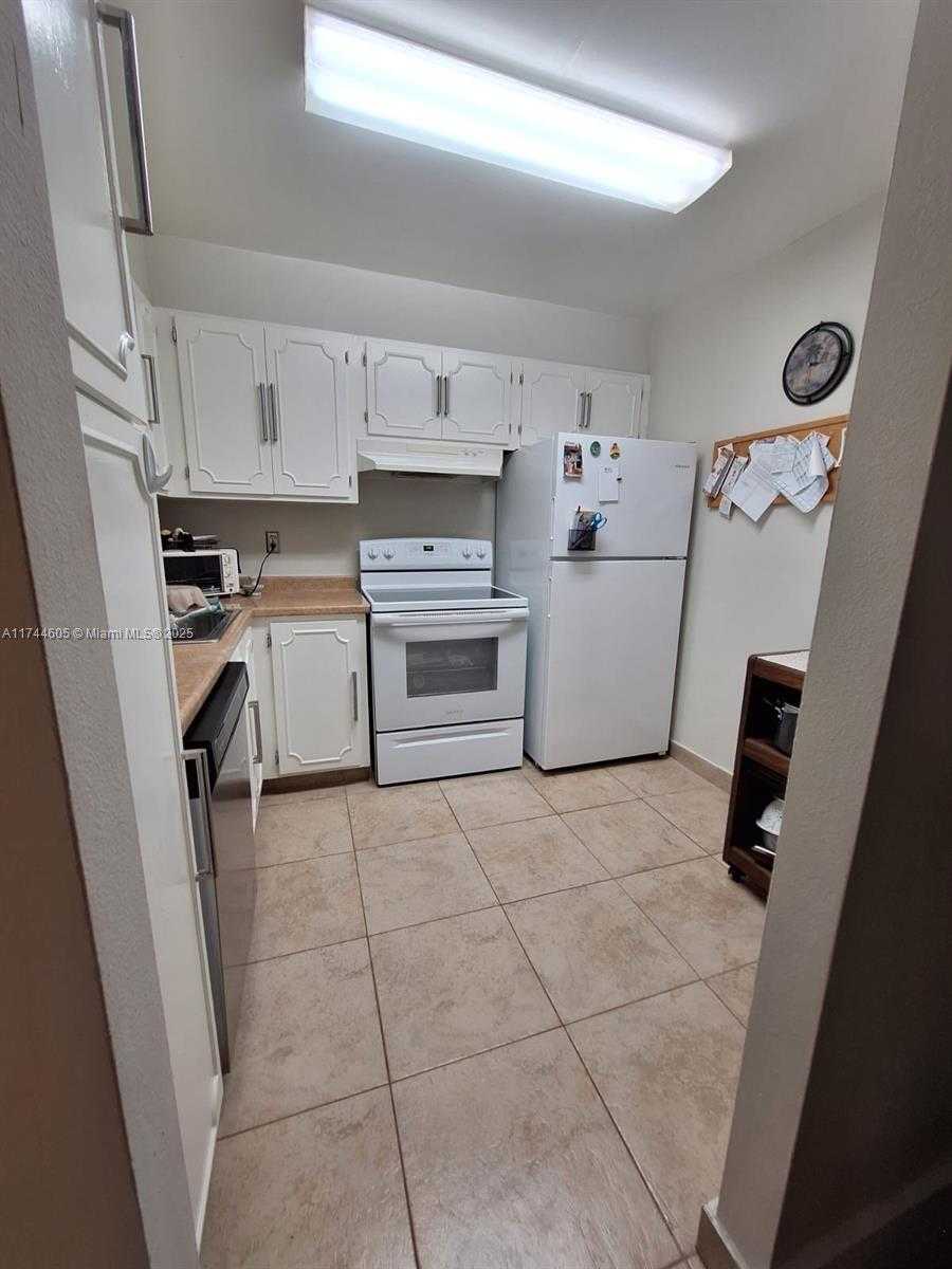 Small Image of 6700 CYPRESS RD #409, Plantation Number 13