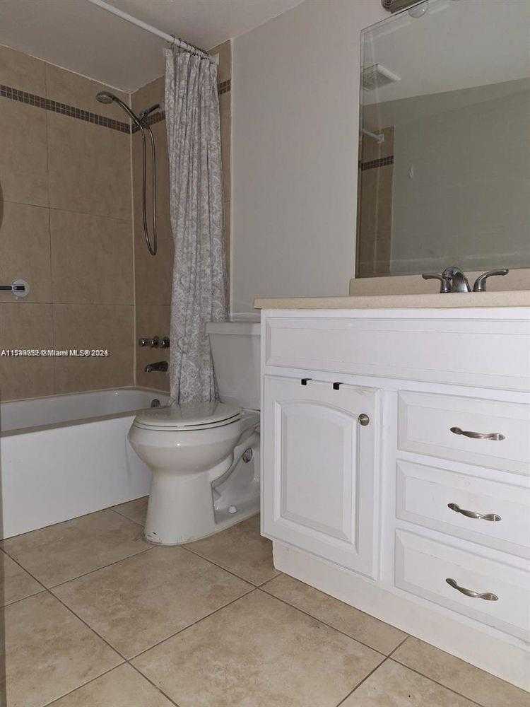 Small Image of 6700 CYPRESS RD #409, Plantation Number 16