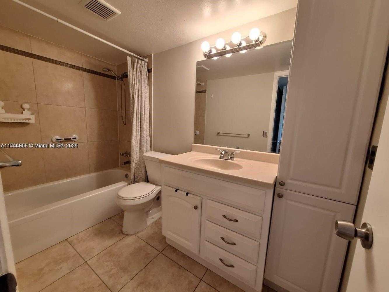 Small Image of 6700 CYPRESS RD #409, Plantation Number 17