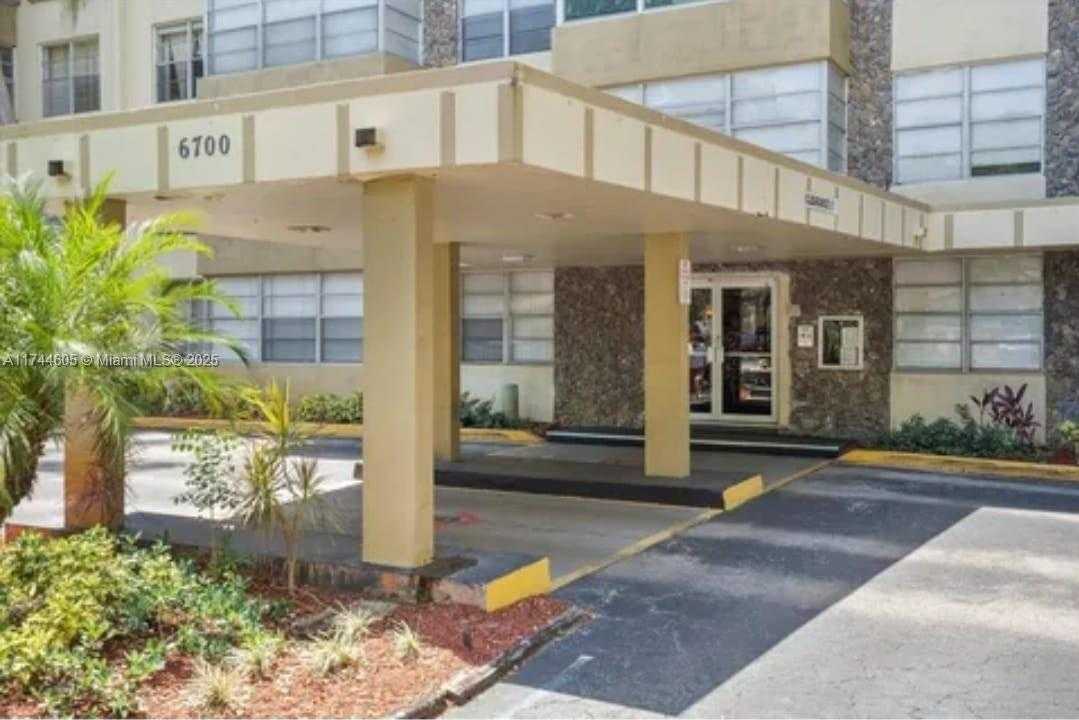 Small Image of 6700 CYPRESS RD #409, Plantation Number 2