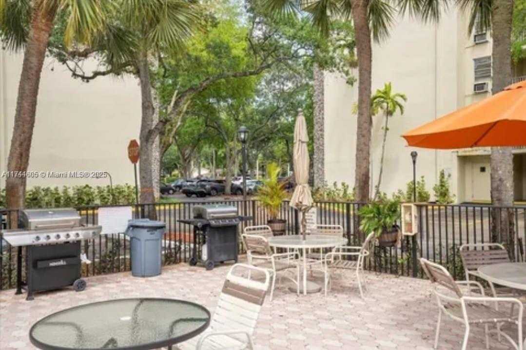 Small Image of 6700 CYPRESS RD #409, Plantation Number 3