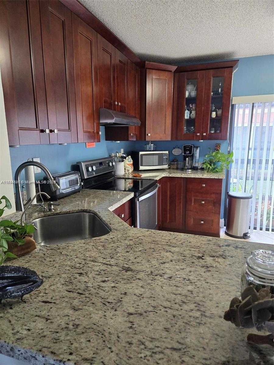 Small Image of 2174 WEST 60TH ST #17205, Hialeah Number 4