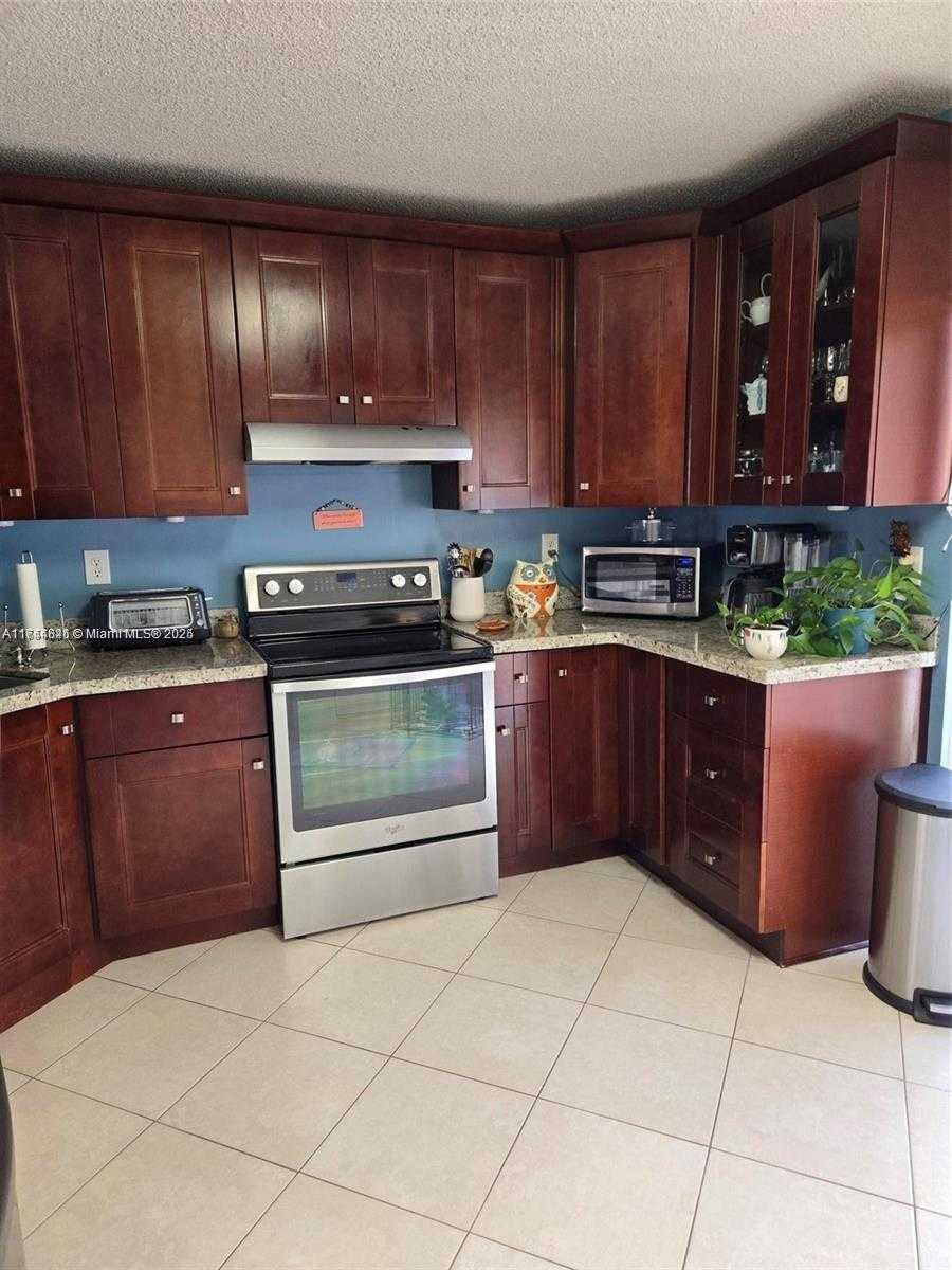 Small Image of 2174 WEST 60TH ST #17205, Hialeah Number 5