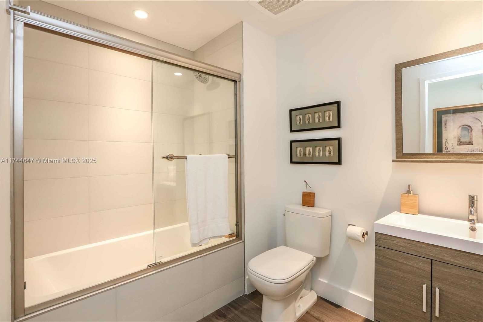 Small Image of 2900 NORTH EAST 7TH AVE #404, Miami Number 26