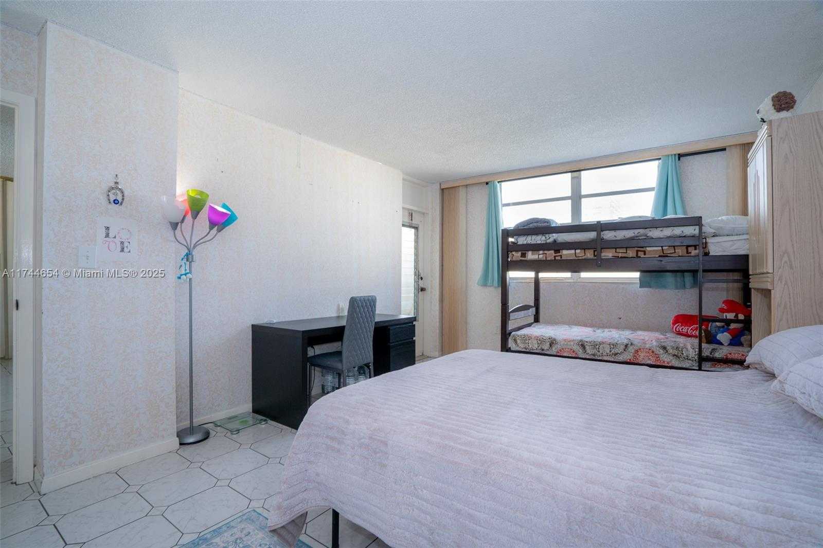 Small Image of 1833 SOUTH OCEAN DR #1103, Hallandale Beach Number 11