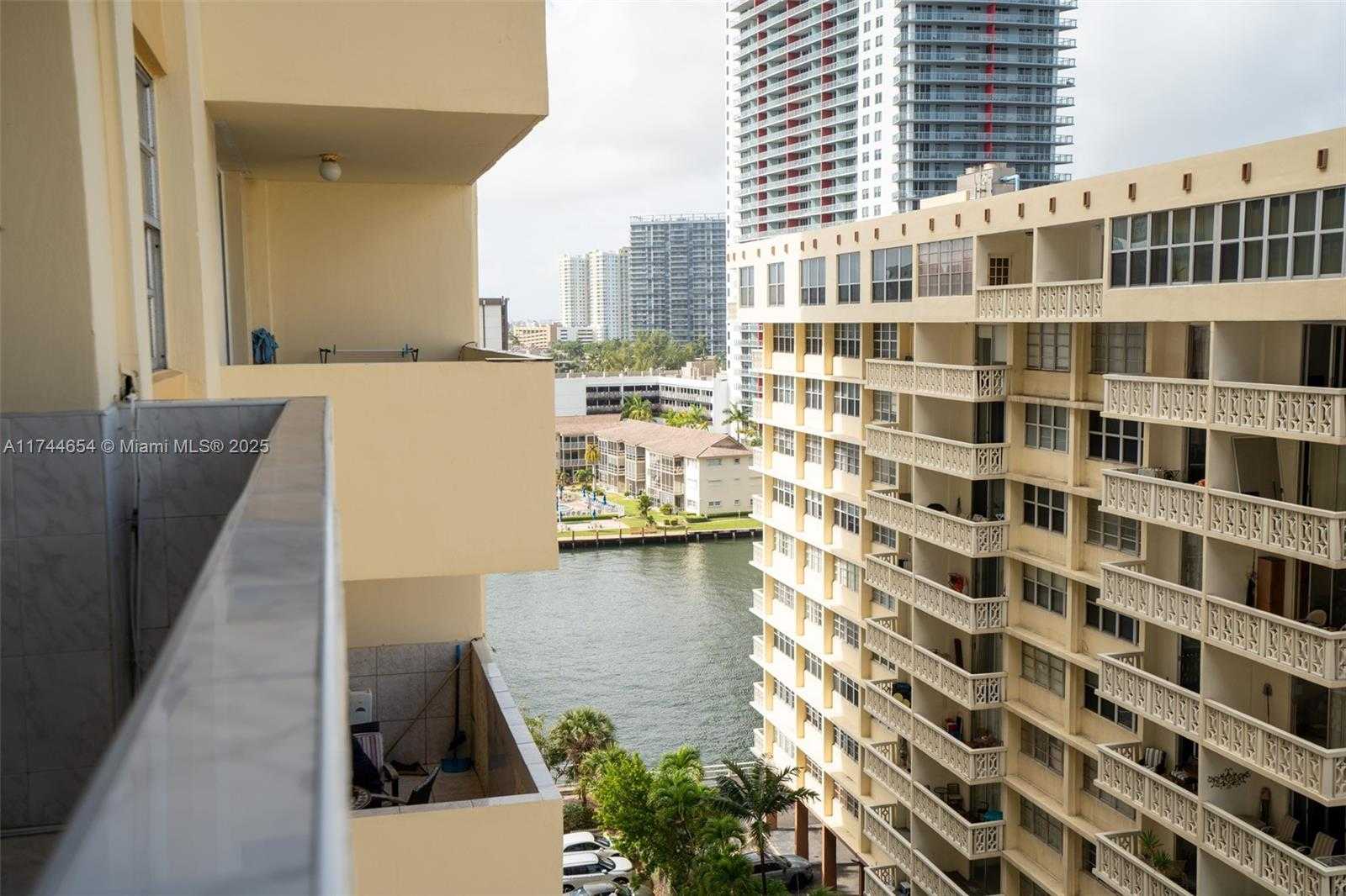 Small Image of 1833 SOUTH OCEAN DR #1103, Hallandale Beach Number 14