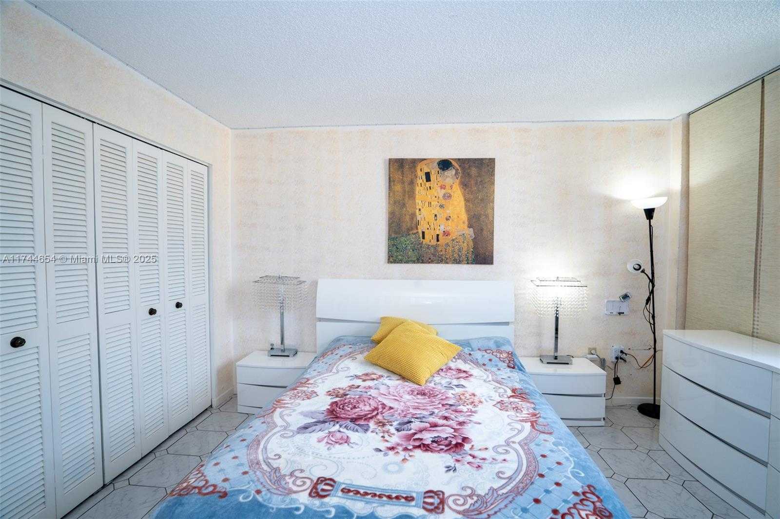Small Image of 1833 SOUTH OCEAN DR #1103, Hallandale Beach Number 9