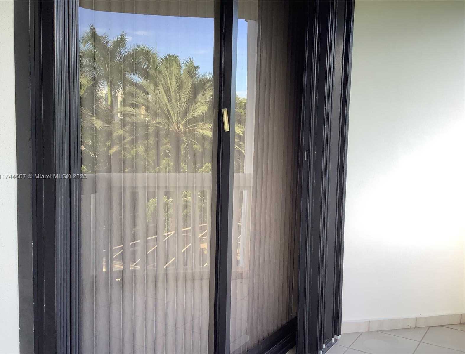 Small Image of 2000 ISLAND BLVD #408, Aventura Number 27