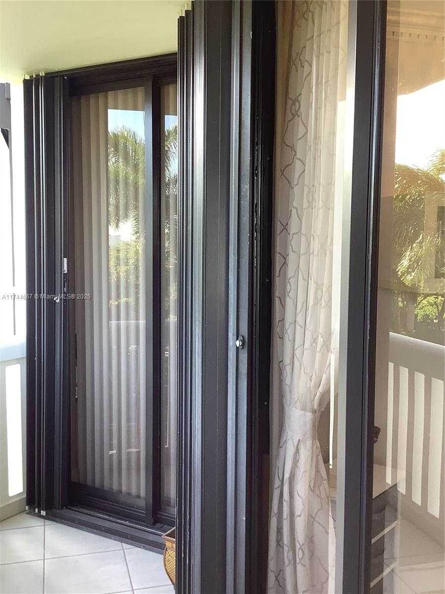 Small Image of 2000 ISLAND BLVD #408, Aventura Number 28