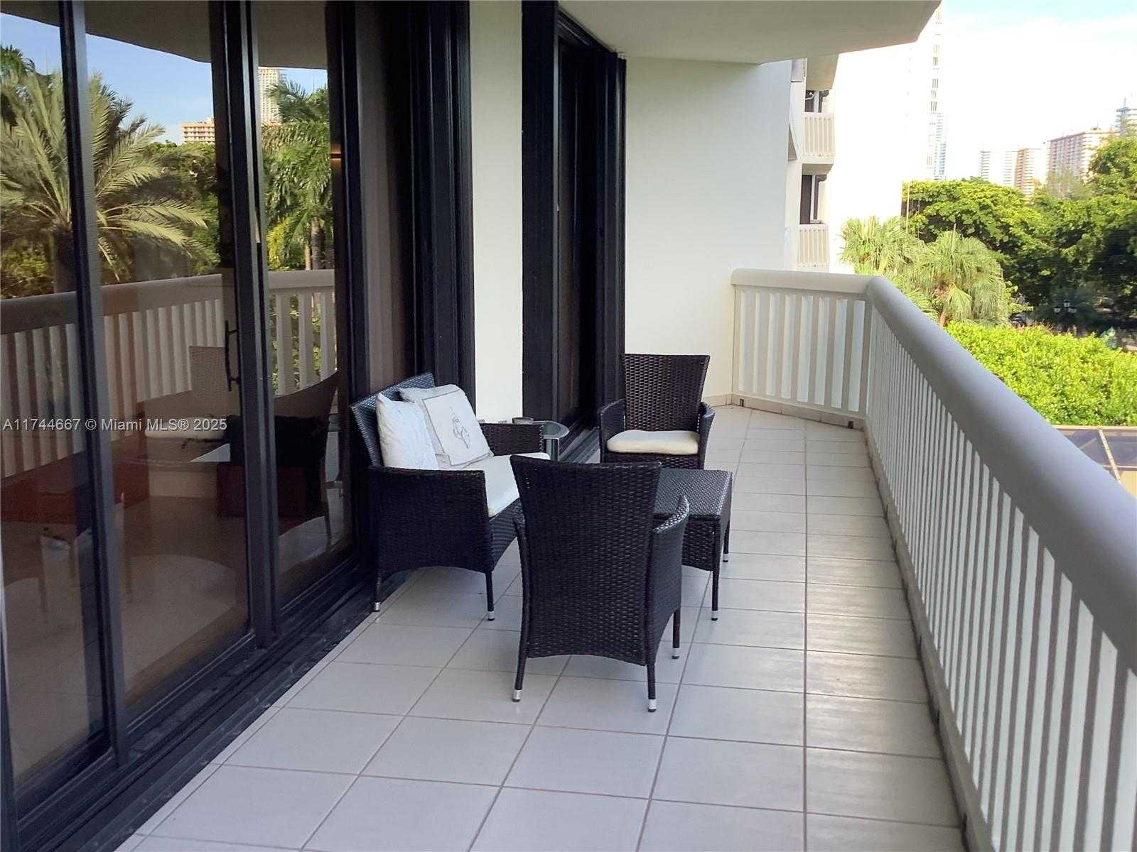 Small Image of 2000 ISLAND BLVD #408, Aventura Number 30