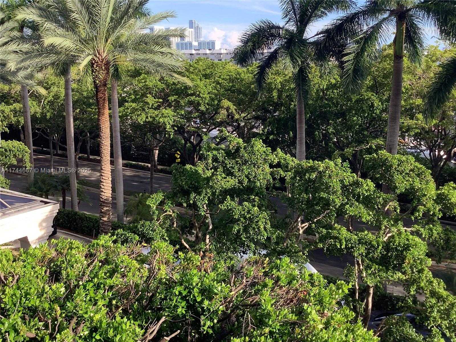 Small Image of 2000 ISLAND BLVD #408, Aventura Number 31