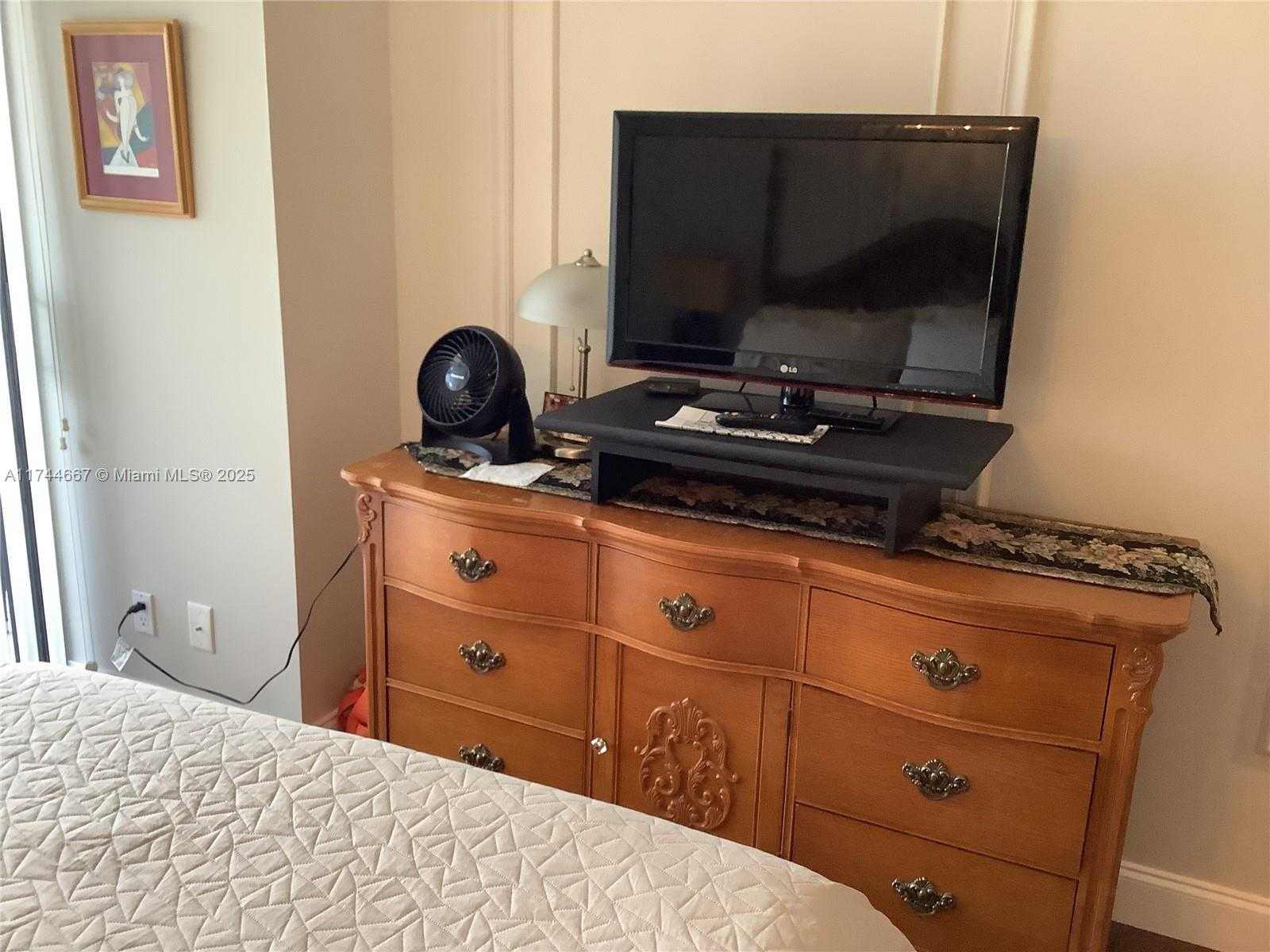 Small Image of 2000 ISLAND BLVD #408, Aventura Number 39