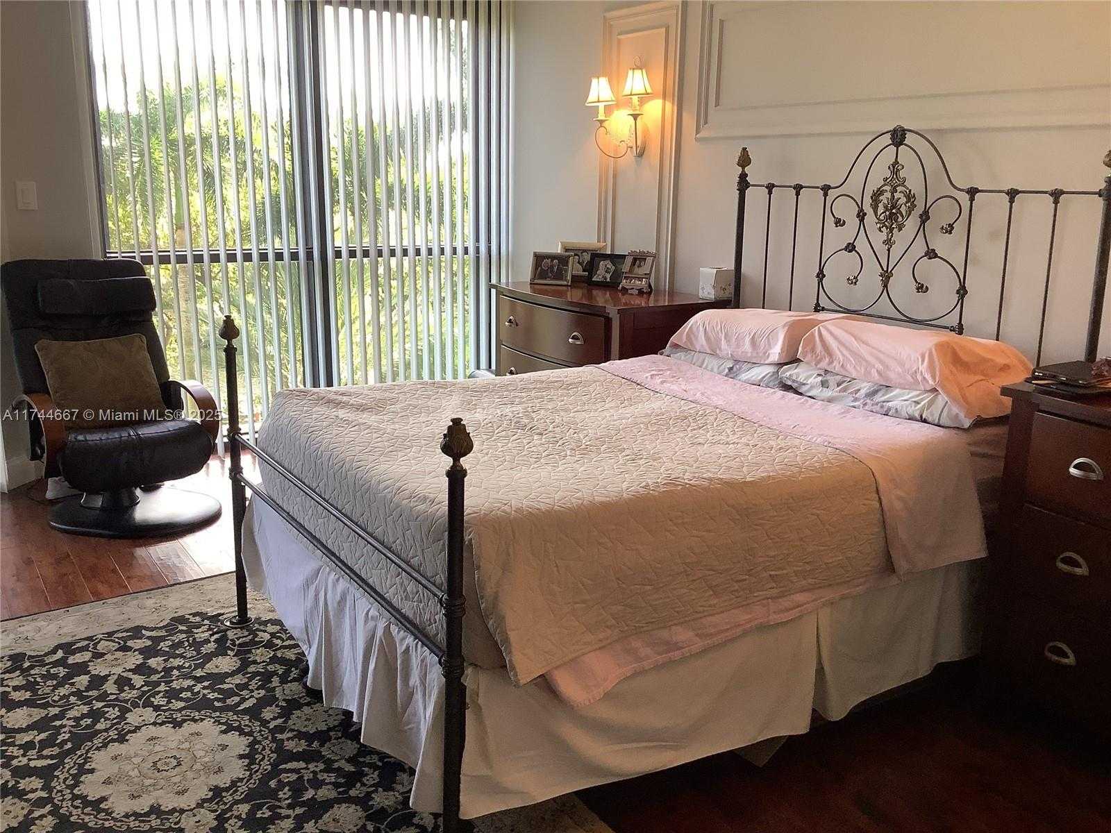 Small Image of 2000 ISLAND BLVD #408, Aventura Number 56