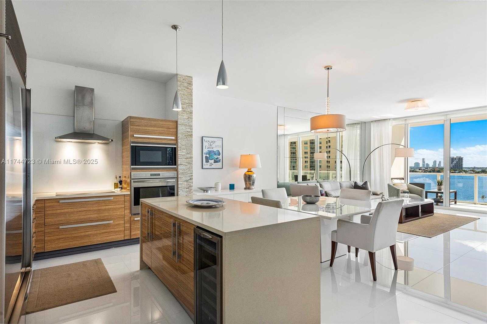 Small Image of 2020 N Bayshore Dr, Miami, FL 33137, USA Number 10