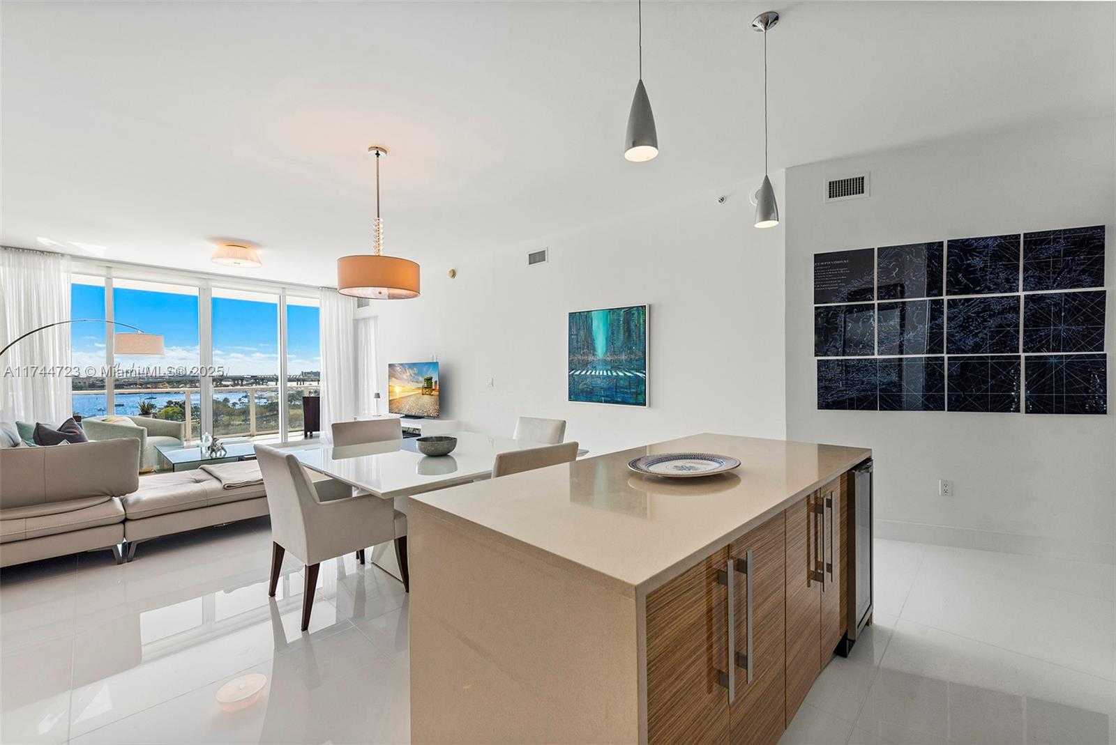 Small Image of 2020 N Bayshore Dr, Miami, FL 33137, USA Number 11