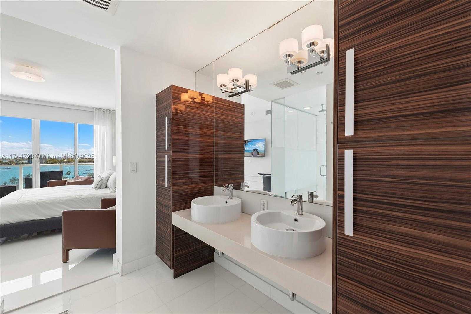 Small Image of 2020 N Bayshore Dr, Miami, FL 33137, USA Number 19