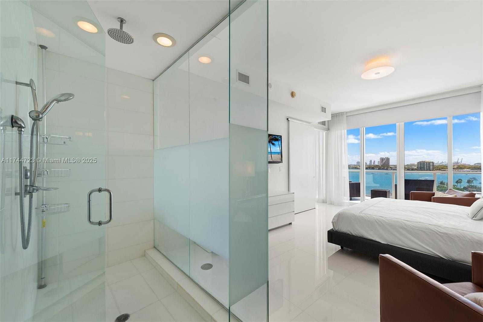Small Image of 2020 N Bayshore Dr, Miami, FL 33137, USA Number 21