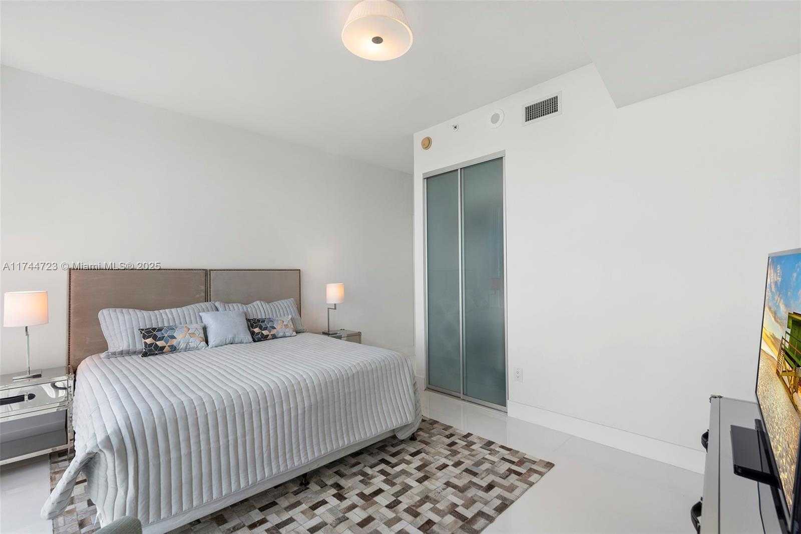Small Image of 2020 N Bayshore Dr, Miami, FL 33137, USA Number 24