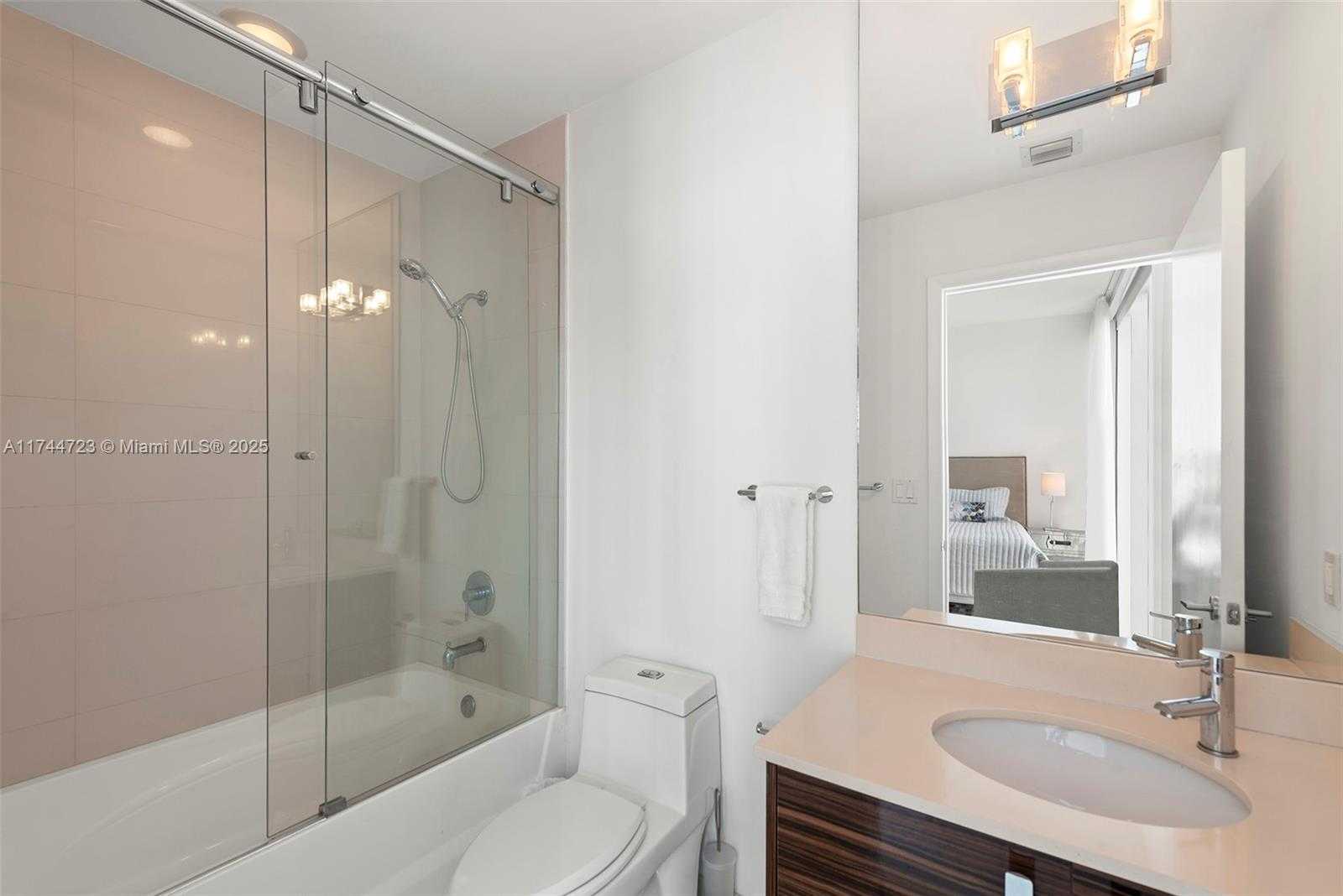 Small Image of 2020 N Bayshore Dr, Miami, FL 33137, USA Number 25