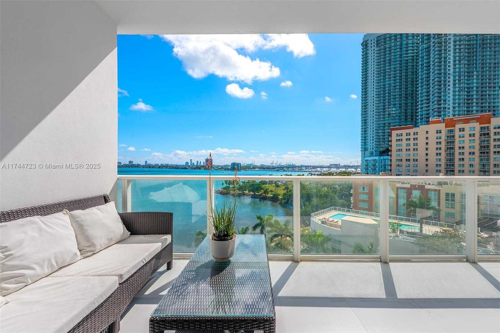 Small Image of 2020 N Bayshore Dr, Miami, FL 33137, USA Number 31