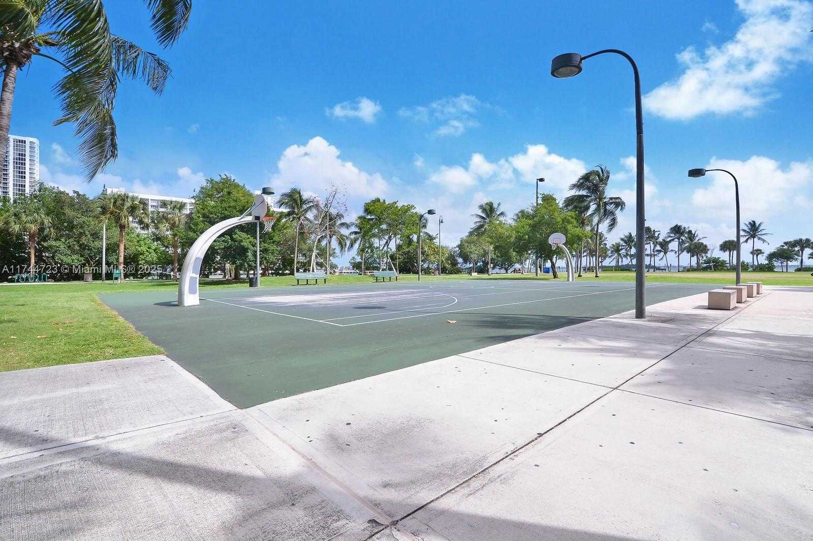 Small Image of 2020 N Bayshore Dr, Miami, FL 33137, USA Number 39