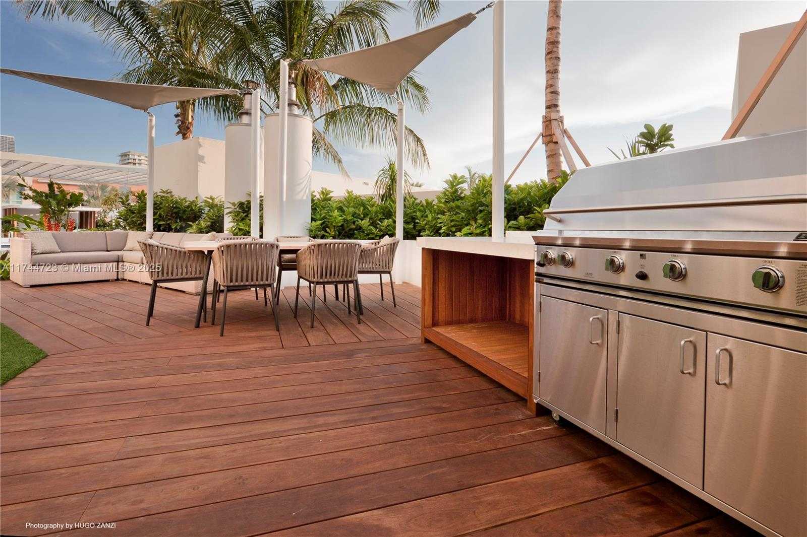 Small Image of 2020 N Bayshore Dr, Miami, FL 33137, USA Number 49