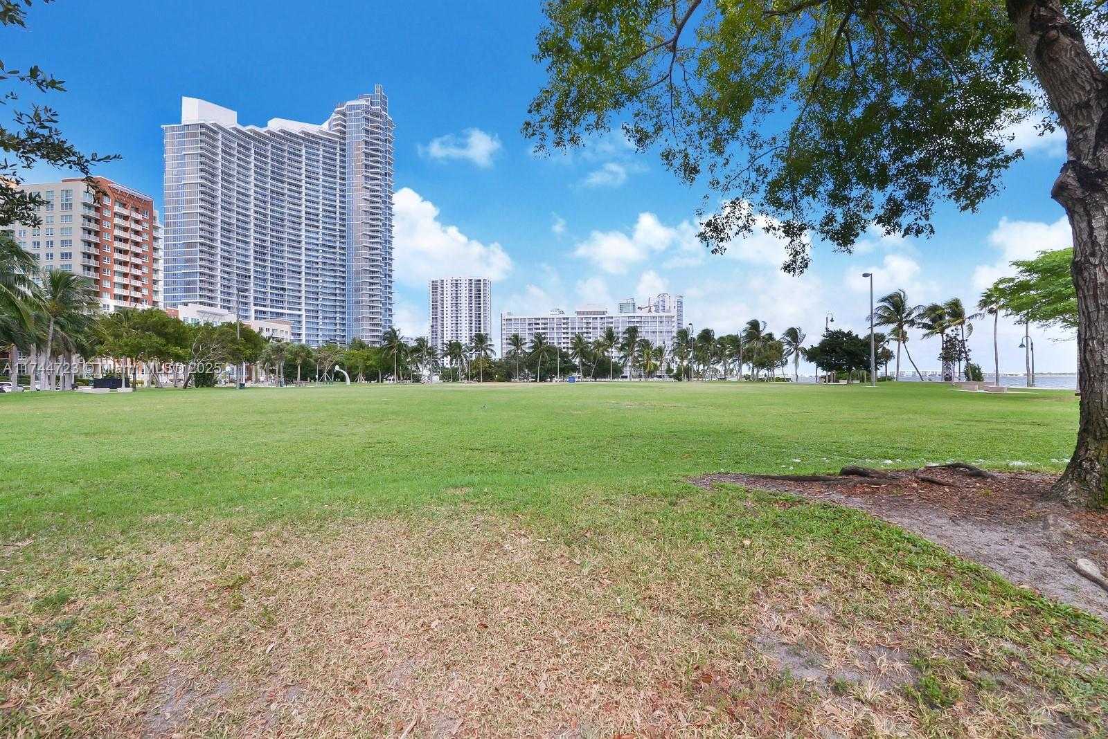 Small Image of 2020 N Bayshore Dr, Miami, FL 33137, USA Number 58