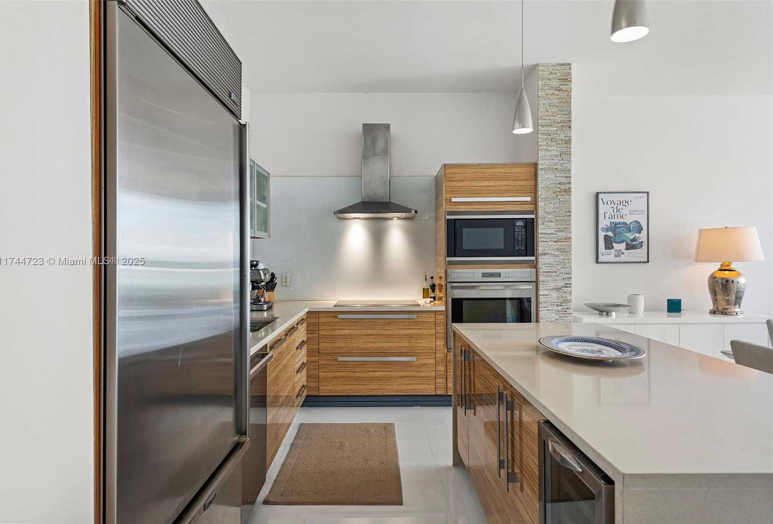 Small Image of 2020 N Bayshore Dr, Miami, FL 33137, USA Number 9