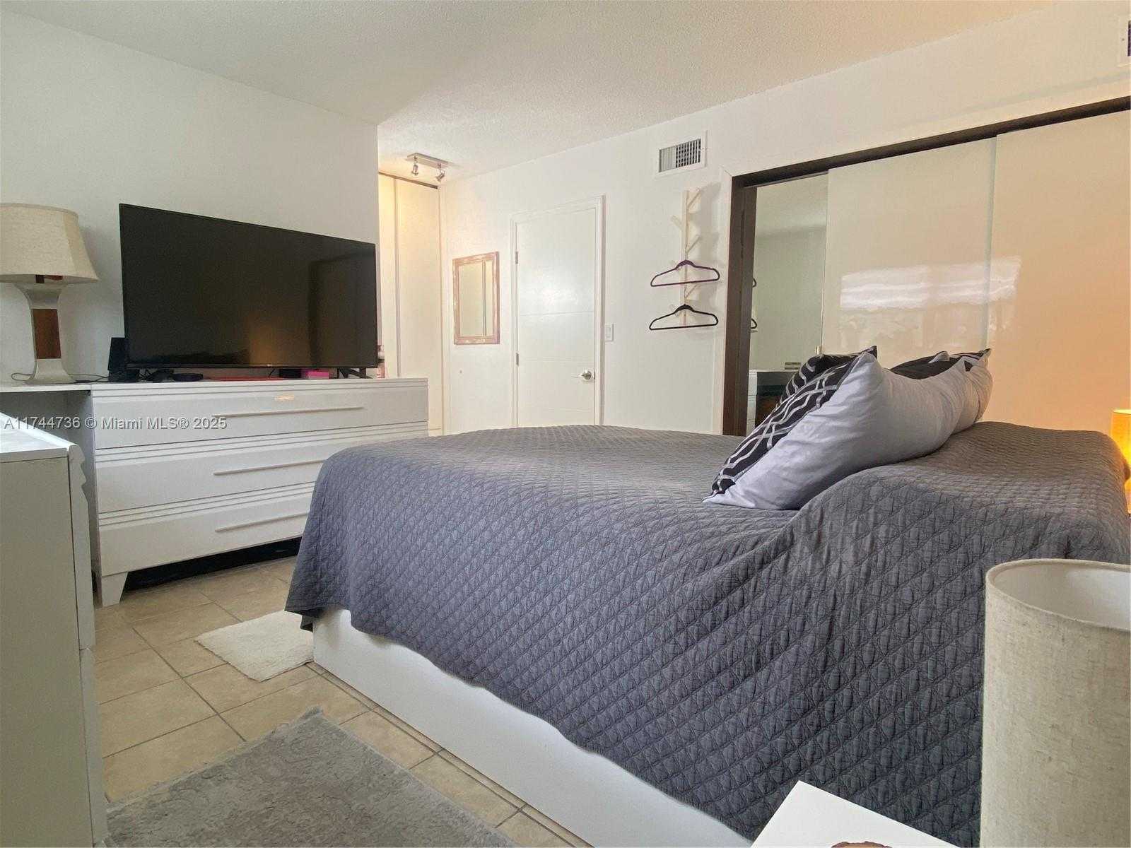 Small Image of 1425 ARTHUR ST #115B, Hollywood Number 7