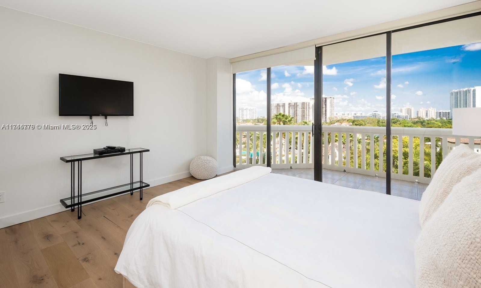 Small Image of 2000 ISLAND BLVD #805, Aventura Number 10