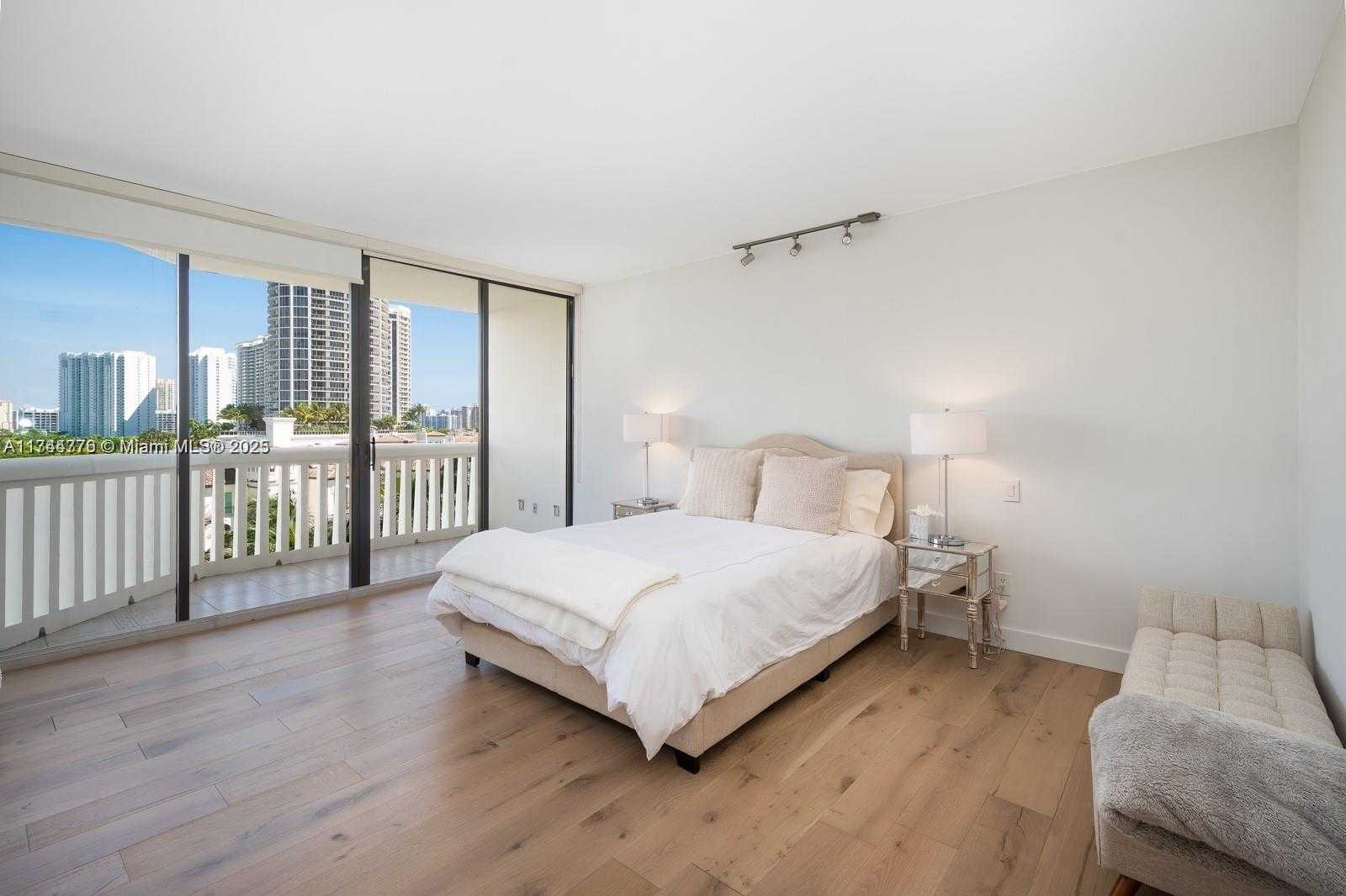 Small Image of 2000 ISLAND BLVD #805, Aventura Number 11
