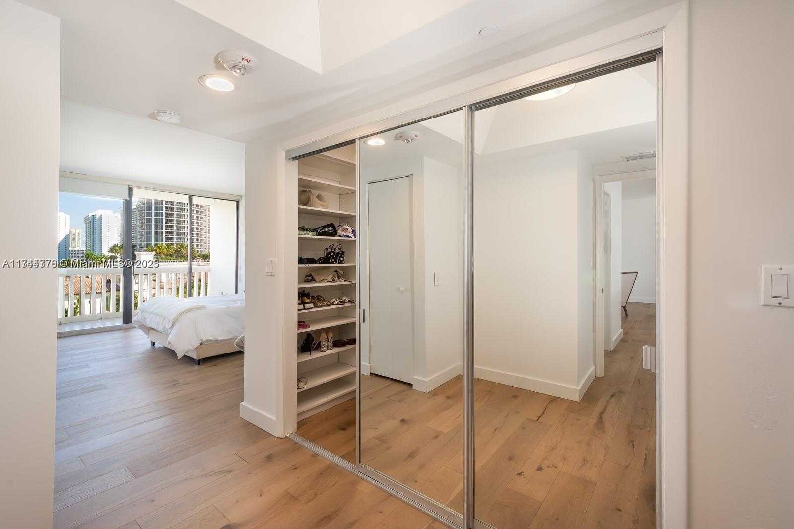 Small Image of 2000 ISLAND BLVD #805, Aventura Number 12