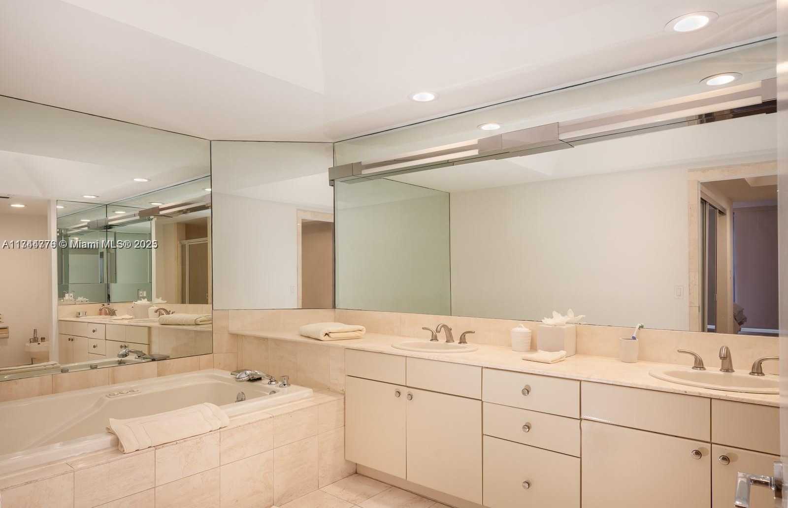 Small Image of 2000 ISLAND BLVD #805, Aventura Number 14