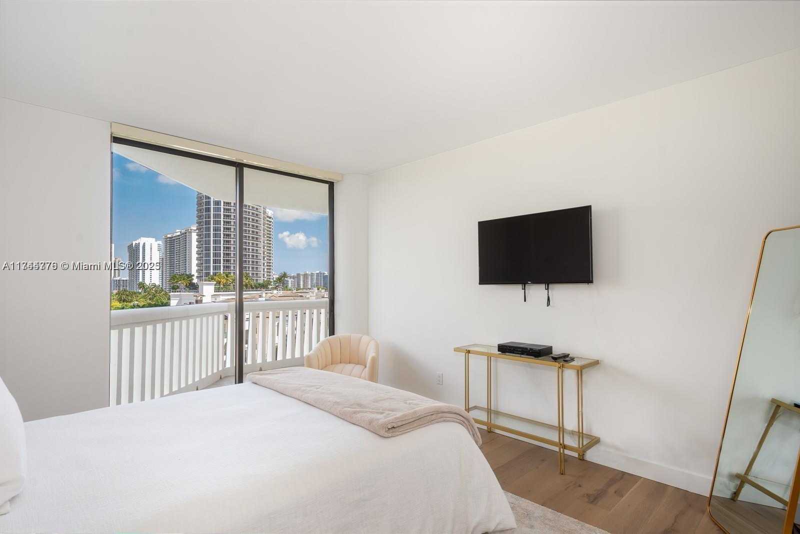 Small Image of 2000 ISLAND BLVD #805, Aventura Number 16