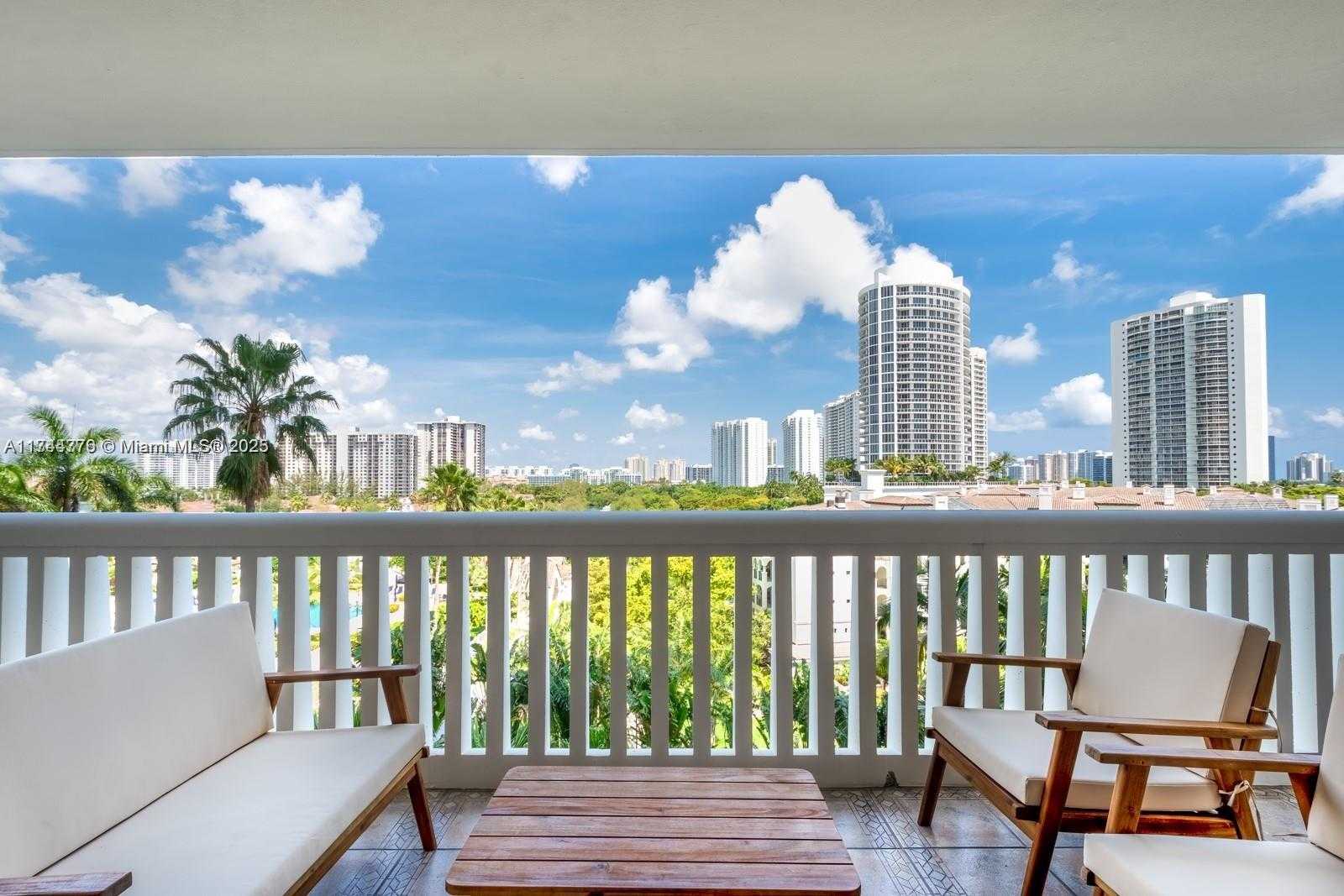 Small Image of 2000 ISLAND BLVD #805, Aventura Number 5