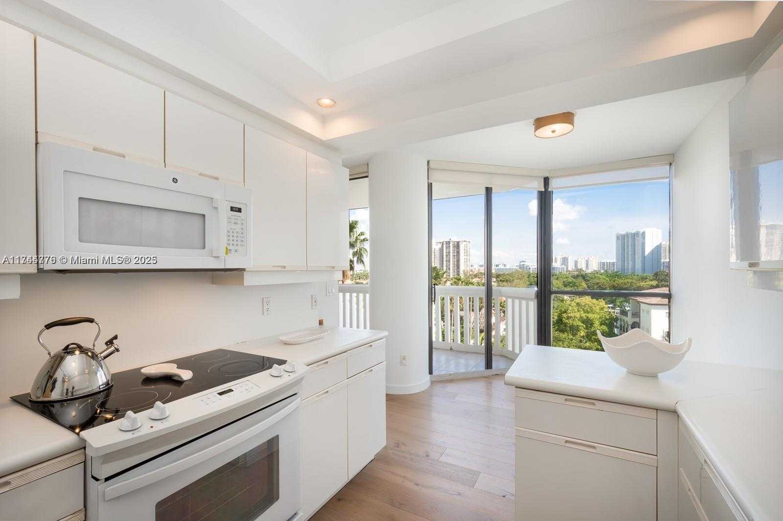 Small Image of 2000 ISLAND BLVD #805, Aventura Number 7